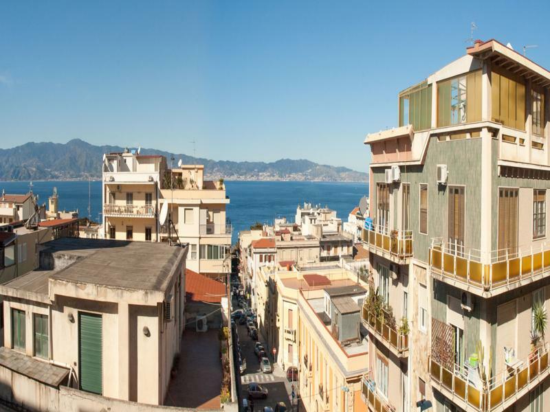 B&B Fuori Squadro - In Centro Con Terrazza Relax Vista Mare Reggio di Calabria Exteriör bild